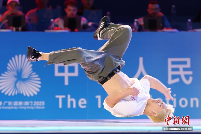 湖北选手王瑞苗摘金 武术元素助力中国霹雳舞崛