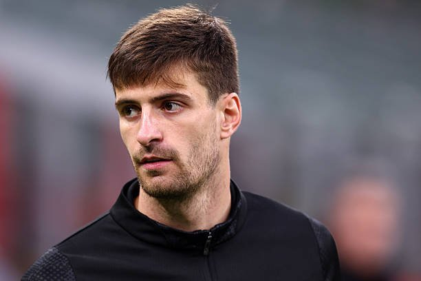 米兰后卫加比亚持续进行针对性恢复训练备战关