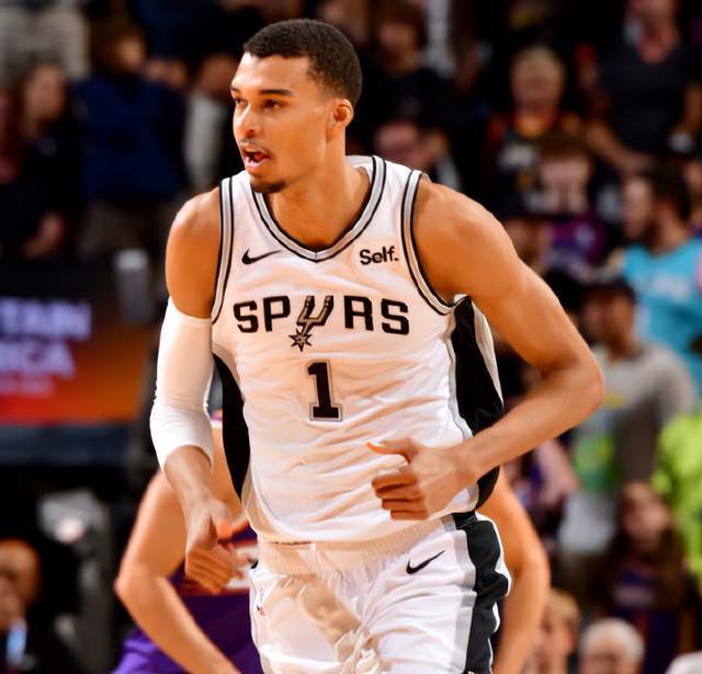 文班亚马98.9%概率锁定DPOY，防守统治力震撼联盟