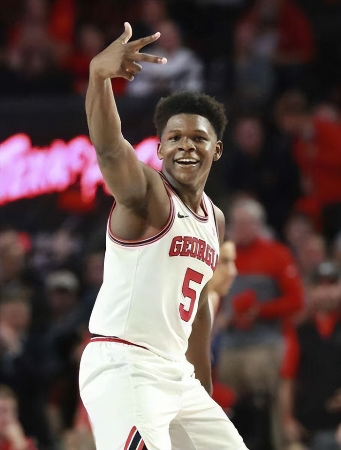 阿门·汤普森：三分命中率低却成火箭核心，防守