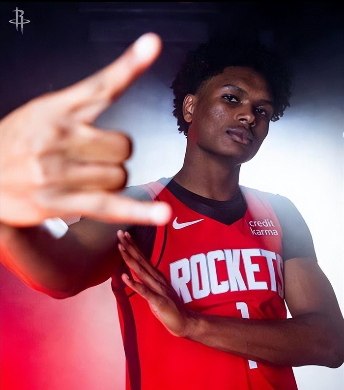 阿门·汤普森：三分命中率低却成火箭核心，防守