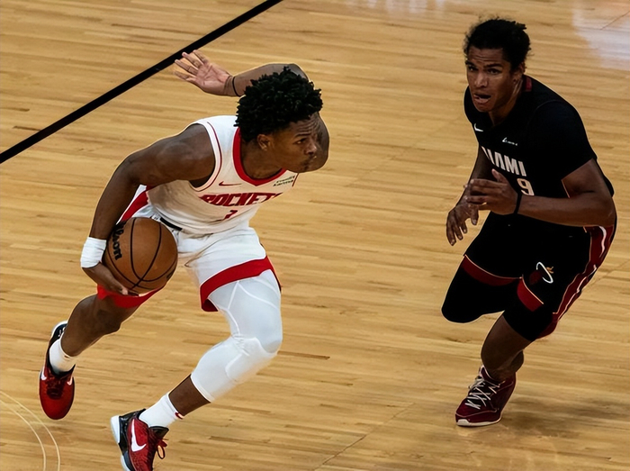 阿门·汤普森：三分命中率低却成火箭核心，防守